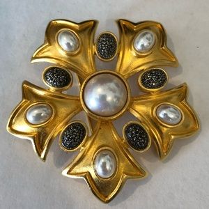 JJ Gold Maltese Cross Brooch
